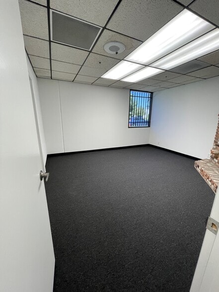 More Photos Of 19428-19434 Business Center Dr, Northridge Warehouse For Lease