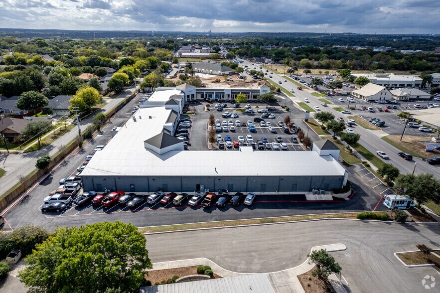 More Photos Of 1528 E Common St, New Braunfels General Retail For Sale