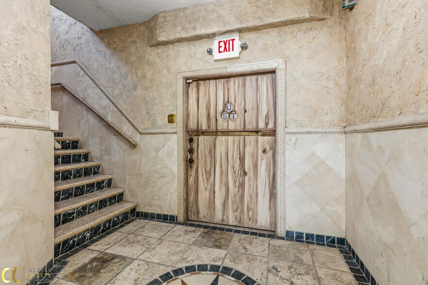 More Photos Of 389 E State Road 434, Longwood Storefront Retail Office For Lease