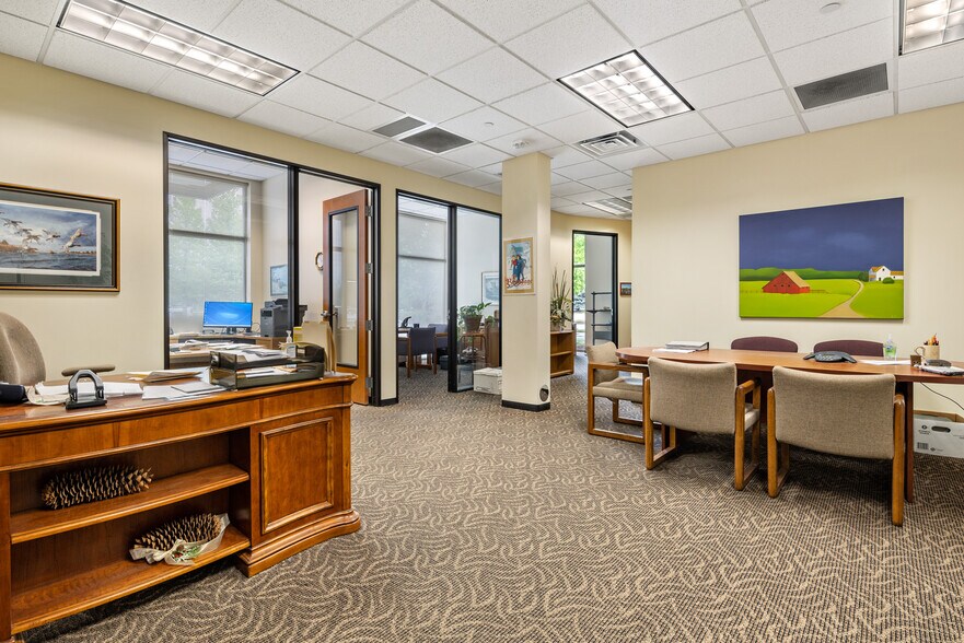 More Photos Of 533 E Riverside Dr, Eagle Office Residential For Lease