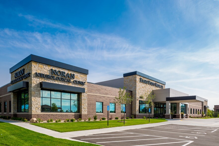 More Photos Of 8515 Eagle Point Blvd N, Lake Elmo Medical For Lease