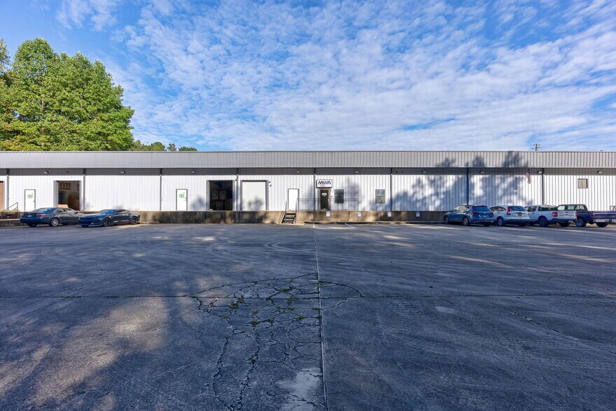 More Photos Of 328 Commerce Blvd, Bogart Warehouse For Sale