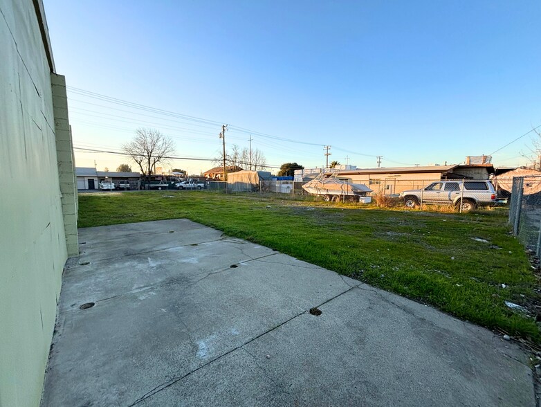 More Photos Of 4095 Deeble St, Sacramento Industrial For Lease