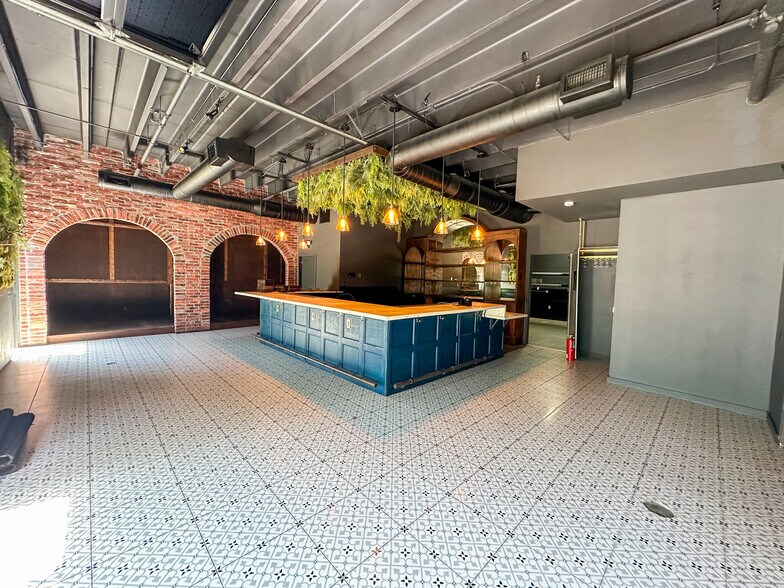 More Photos Of 702-706 NE 1st Ave, Fort Lauderdale Restaurant For Sale
