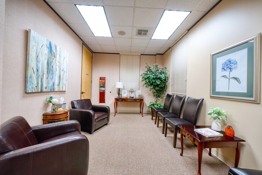 More Photos Of 15430 Ridge Park Dr, Houston Office For Sale