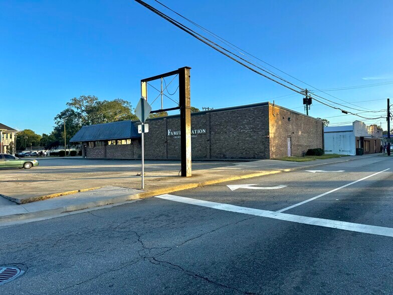 More Photos Of 802 Pennsylvania Ave, Savannah General Retail For Sale