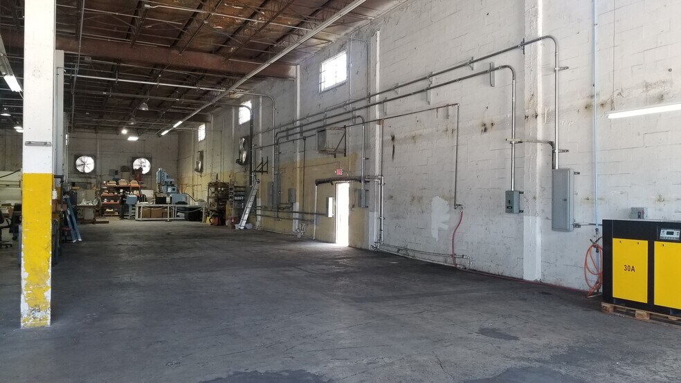 More Photos Of 7889 NW 98th St, Hialeah Gardens Warehouse For Lease