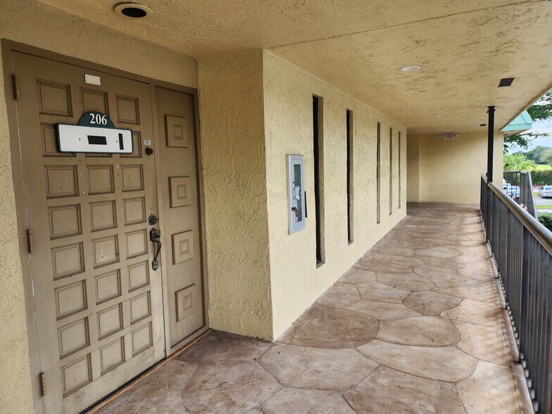 More Photos Of 15271 NW 60th Ave, Miami Lakes Loft Creative Space For Lease