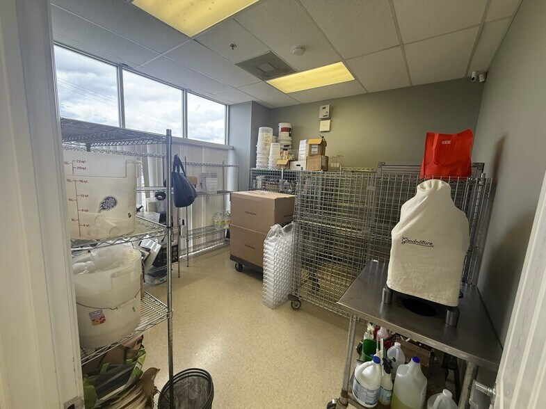 More Photos Of 16708 Picadilly Ct, Round Rock Warehouse For Lease