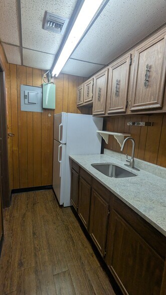 More Photos Of 2940 S WW White Rd, San Antonio Service For Lease
