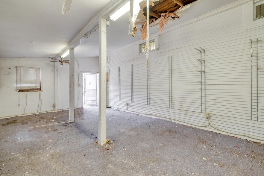 More Photos Of 911 E 6th St, Austin Freestanding For Sale