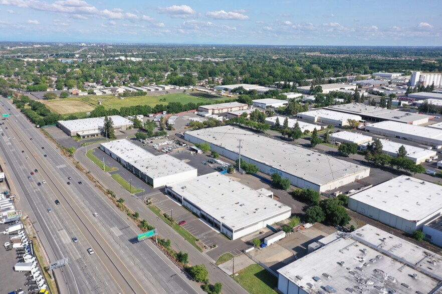 More Photos Of 2505-2535 Front St, West Sacramento Warehouse For Sale