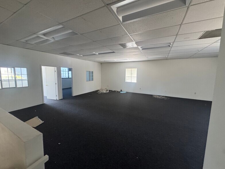 More Photos Of 4873-4877 Melrose Ave, Los Angeles Storefront For Lease