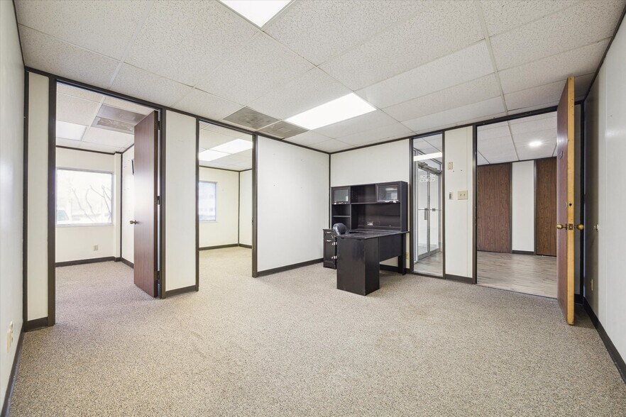 More Photos Of 17041 El Camino Real, Houston Office Residential For Sale