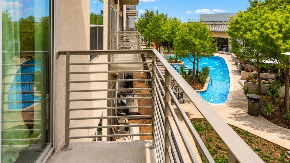 More Photos Of 660 Yorktown St, Dallas Apartments For Sale