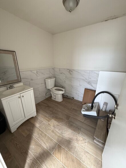 More Photos Of 19805 Shady Ln, San Antonio General Retail For Lease