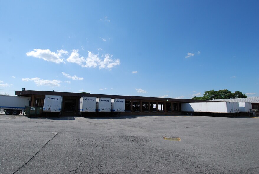 More Photos Of 670-700 N Cameron St, Winchester Truck Terminal For Lease