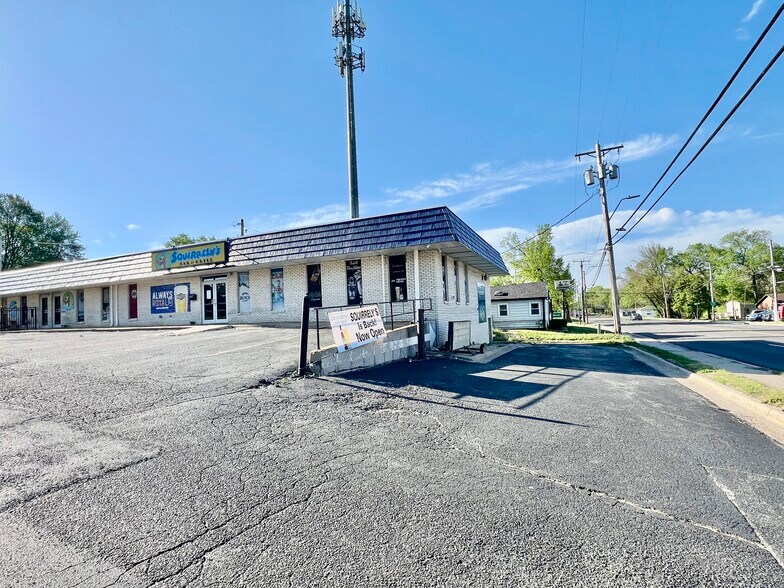 More Photos Of 4545 N Brighton Ave, Kansas City Bar For Sale