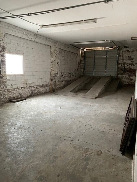 More Photos Of 800 W Okmulgee St, Muskogee Light Distribution For Sale