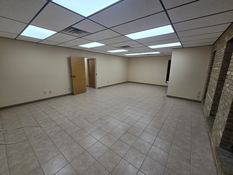 More Photos Of 3610-3616 Saturn Rd, Garland Office For Lease