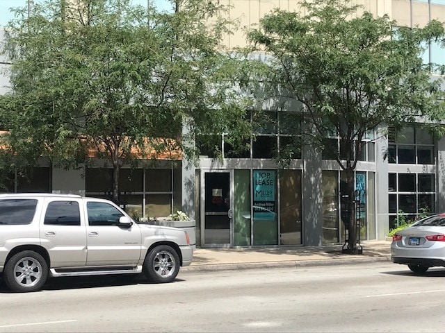 More Photos Of 600 N Dearborn, Chicago Apartments For Lease