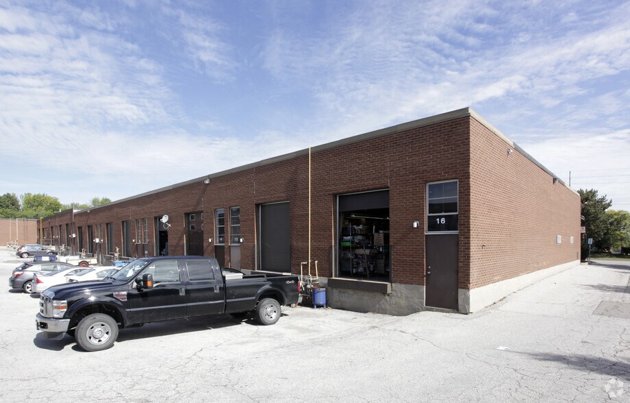 More Photos Of 3120 Glen Erin Dr, Mississauga Light Distribution For Lease