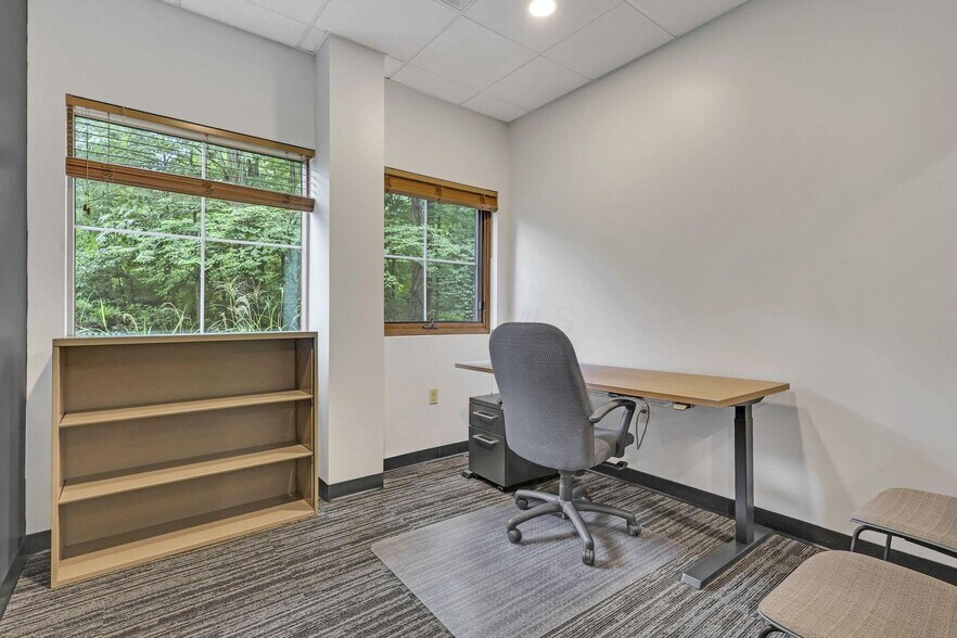 More Photos Of 1480 Manning Pky, Powell Loft Creative Space For Sale