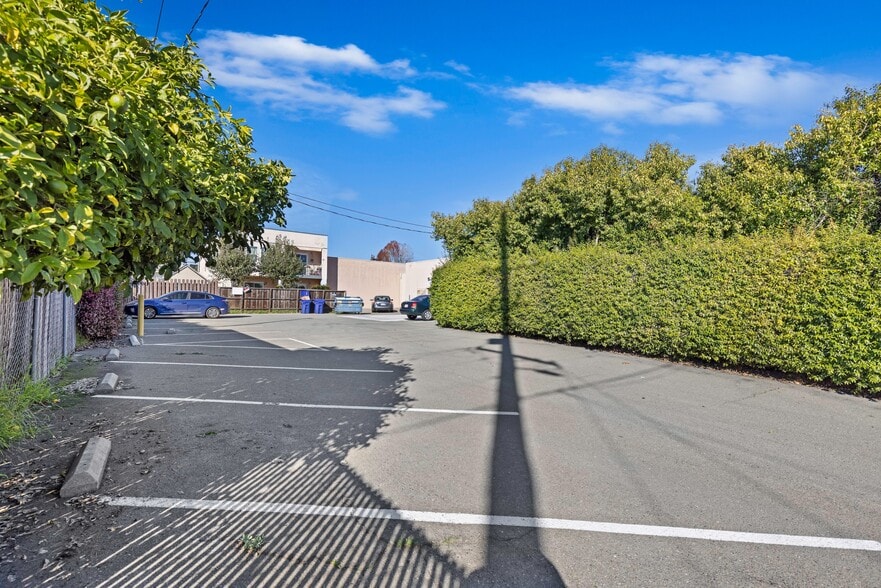 More Photos Of 10311-10317 San Pablo, El Cerrito Storefront For Sale