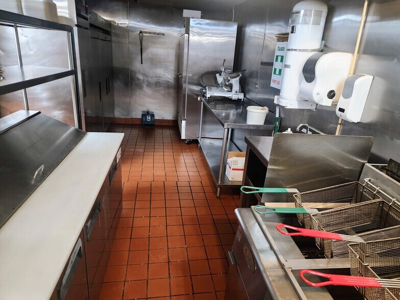 More Photos Of 8451 Ocean Gtwy, Easton Restaurant For Sale