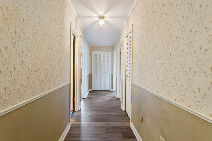 More Photos Of 30 Broadview St, Greenbrier Office For Sale