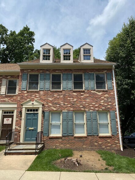 More Photos Of 107 Chesley Dr, Media Office For Sale