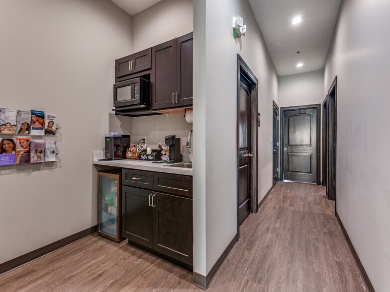 More Photos Of 540 W Frontier Pky, Prosper Healthcare For Lease