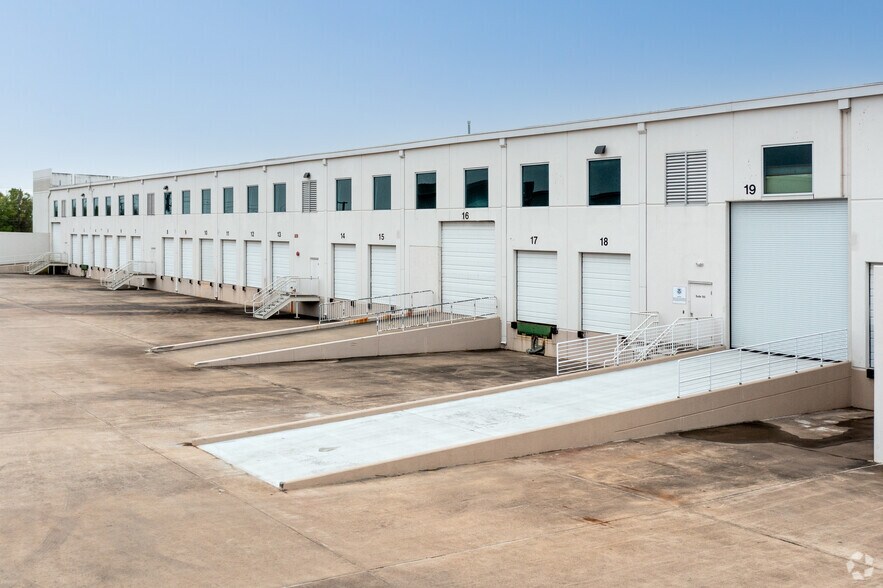 More Photos Of 9311 Bay Area Blvd, Pasadena Distribution For Lease