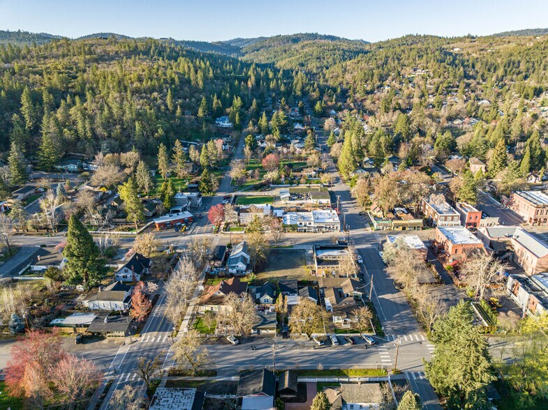 More Photos Of 205 E California St, Jacksonville General Retail For Sale