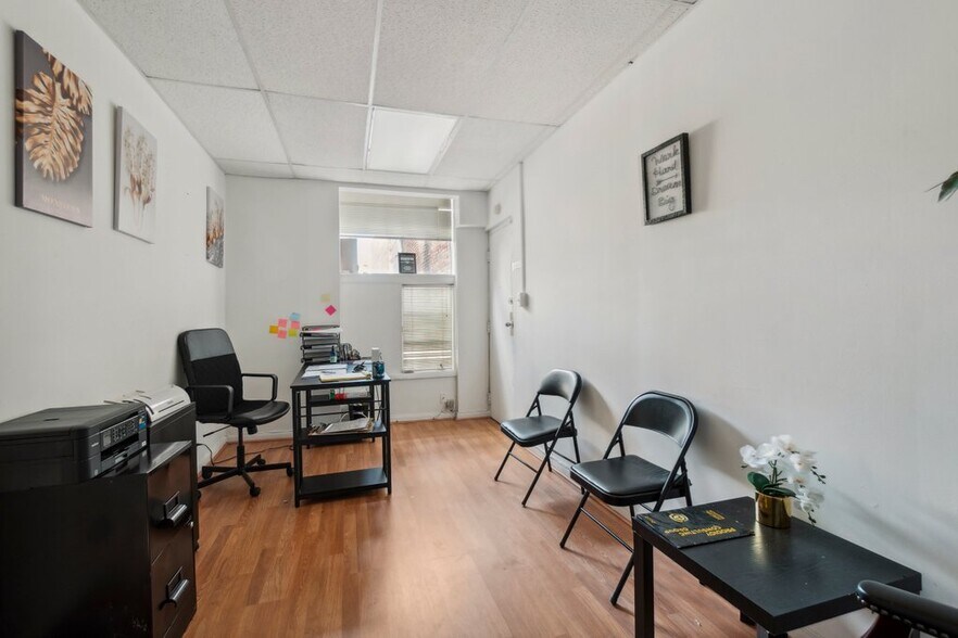More Photos Of 519-521 N Charles St, Baltimore Office For Sale