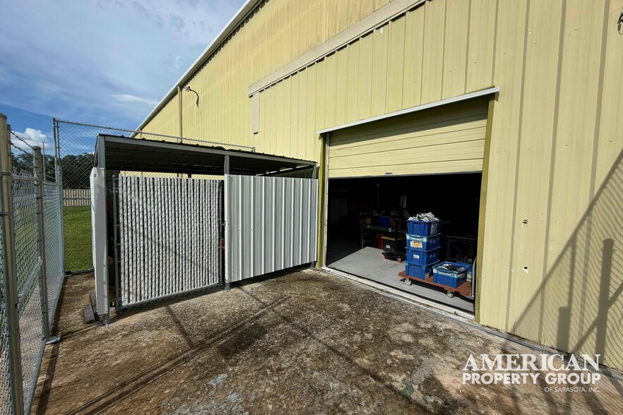 More Photos Of 1507 17th St E, Palmetto Distribution For Sale