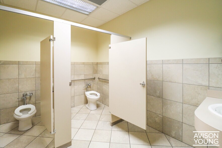 More Photos Of 1845 Midpark Rd, Knoxville Office For Lease