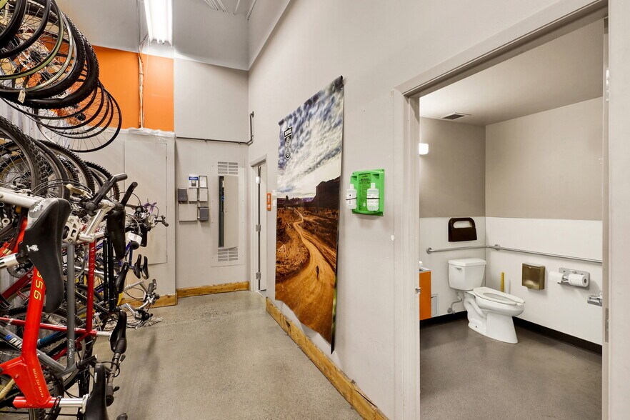 More Photos Of 1622 N State St, Bellingham Freestanding For Sale