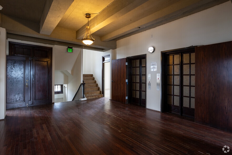 More Photos Of 6525 W Sunset Blvd, Los Angeles Loft Creative Space For Lease
