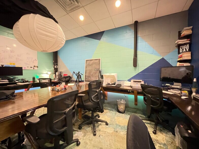 More Photos Of 633 NW 13th St, Gainesville General Retail For Sale