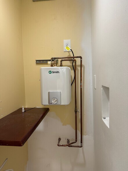 More Photos Of 6921 Pistol Range Rd, Tampa Office For Sale