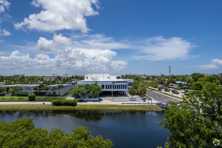 More Photos Of 16666 NE 19th Ave, North Miami Beach Office For Lease