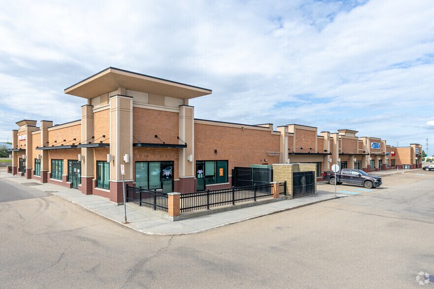 More Photos Of 993 Fir St, Edmonton Unknown For Lease