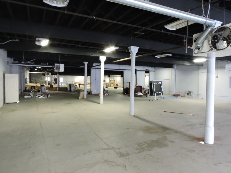 More Photos Of 301 Winchester Ave, Martinsburg Light Manufacturing For Sale