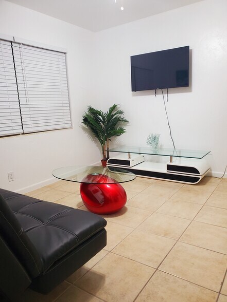 More Photos Of 101-107 Tacoma Ln, West Palm Beach Apartments For Lease