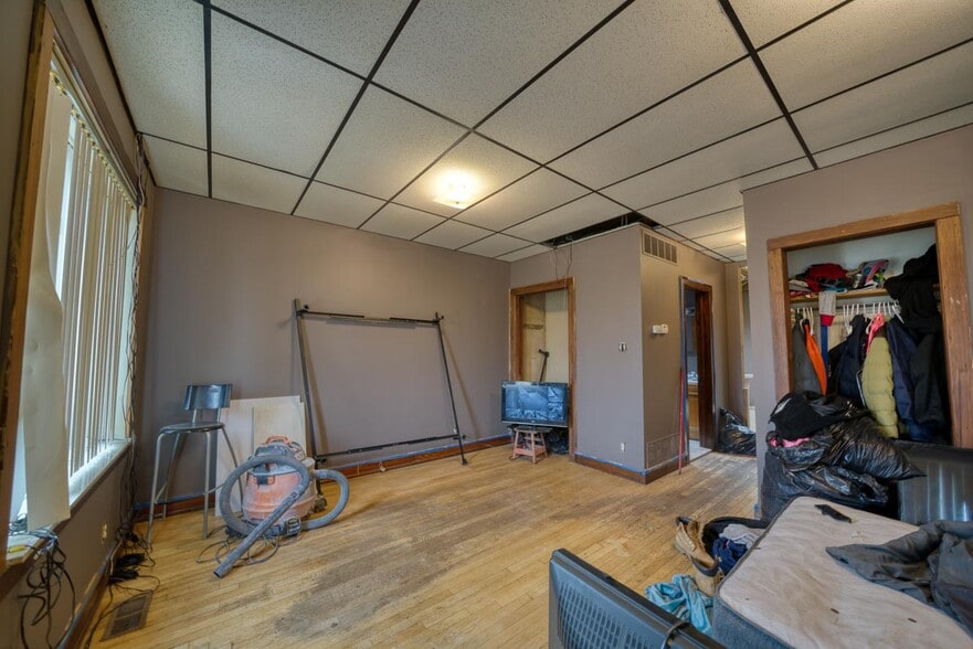 More Photos Of 10325 Cadieux Rd, Detroit Flex For Sale