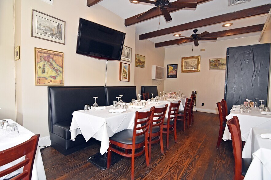 More Photos Of 305 S Washington St, Alexandria Restaurant For Lease