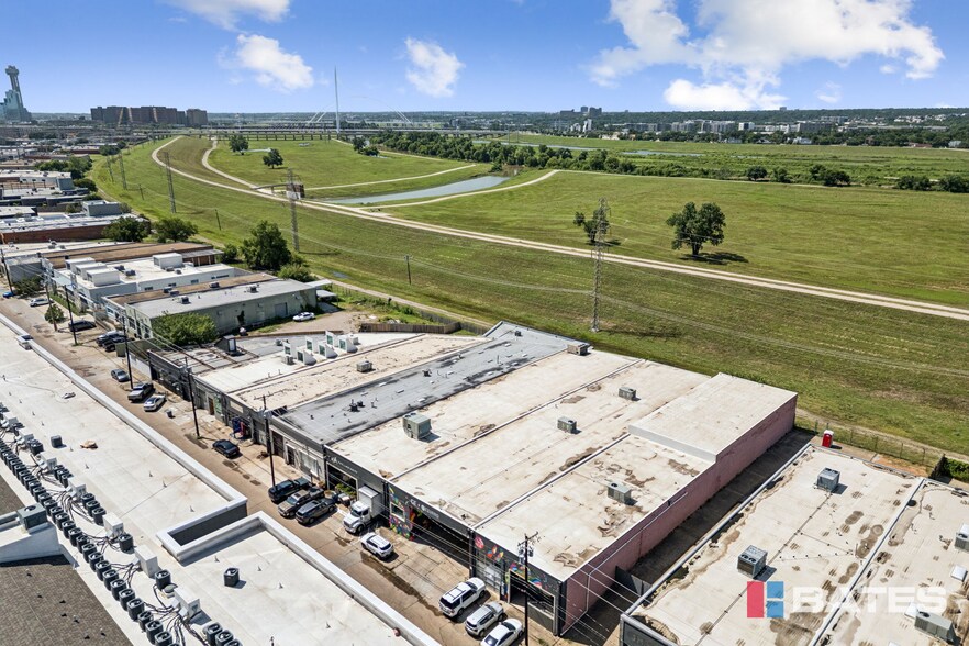 More Photos Of 1835 E Levee St, Dallas Showroom For Sale