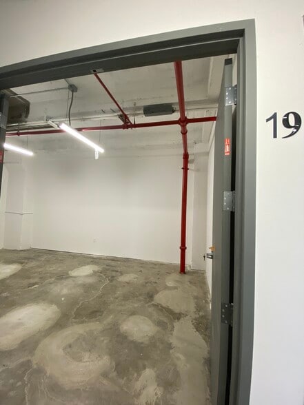More Photos Of 901 E 31st St, Los Angeles Manufacturing For Lease