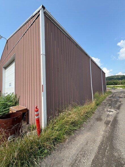 More Photos Of 125 Stewart St, Empire Distribution For Lease